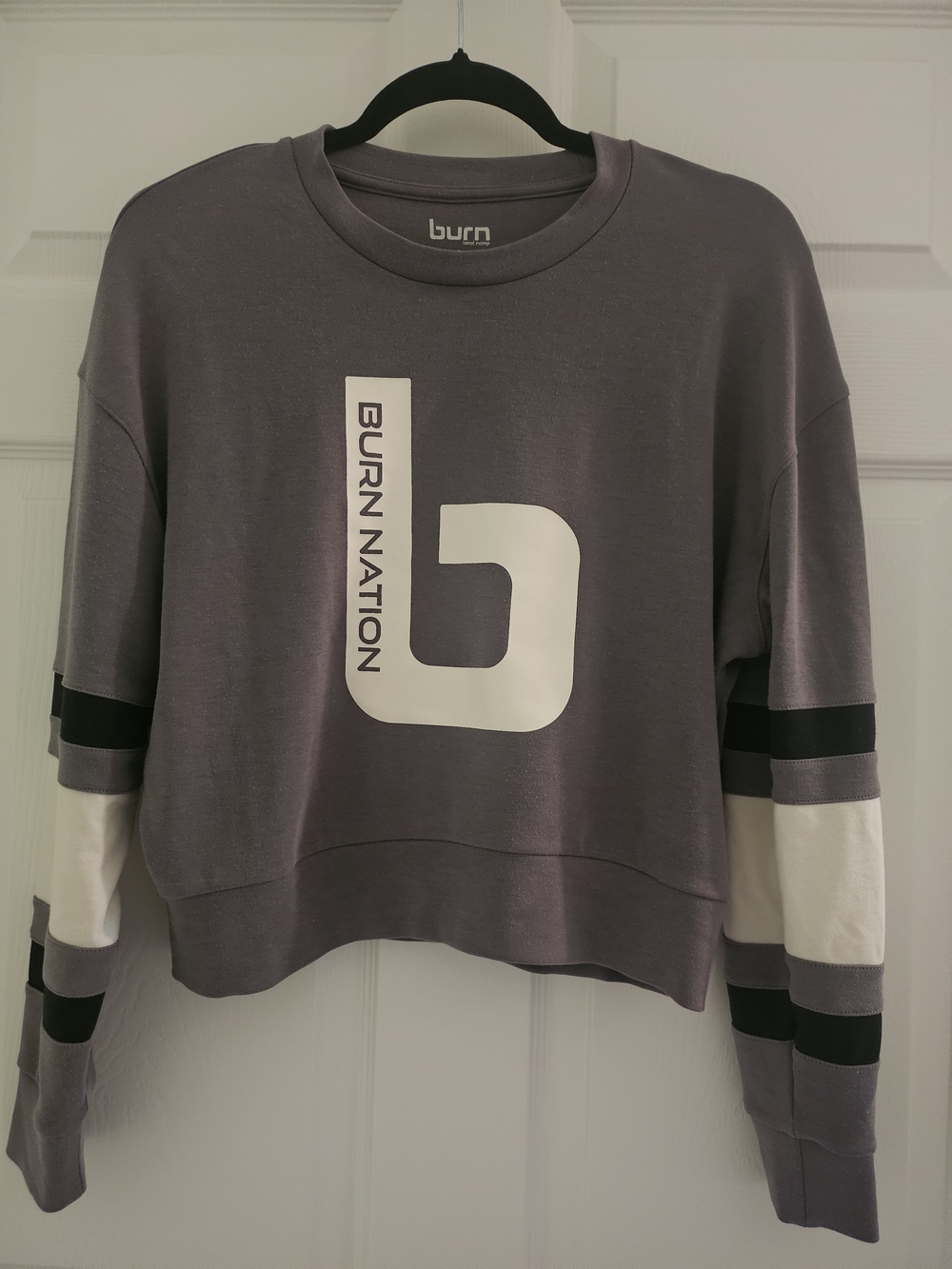 Burn Bootcamp Women's Gray Crew Sweatshirt with Logo. Cropped. Small